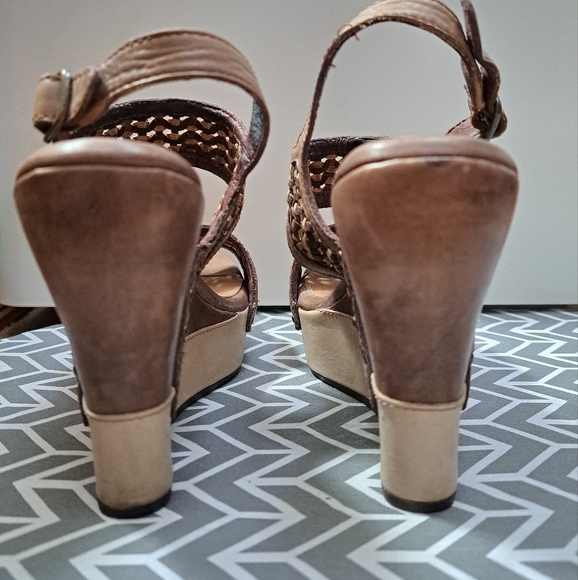 UGG Assia Wedge Platform Sandal Wedge Heels Chocolate Woven 5.5 - Picture 7 of 14